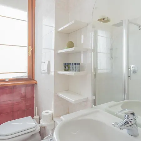 A Window On With Lake View By Rent All Como