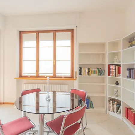A Window On With Lake View By Rent All Como