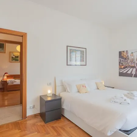 A Window On With Lake View By Rent All
