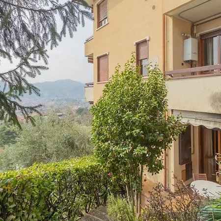 A Window On With Lake View By Rent All Como