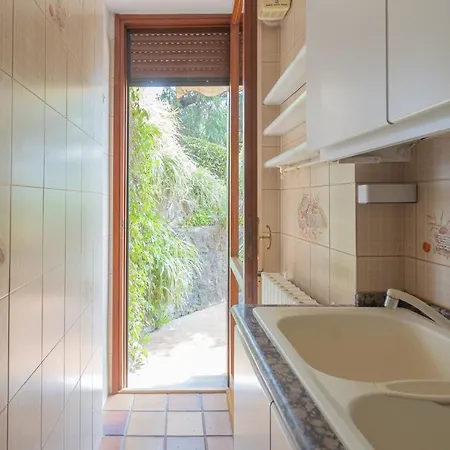 A Window On With Lake View By Rent All Lejlighed Como