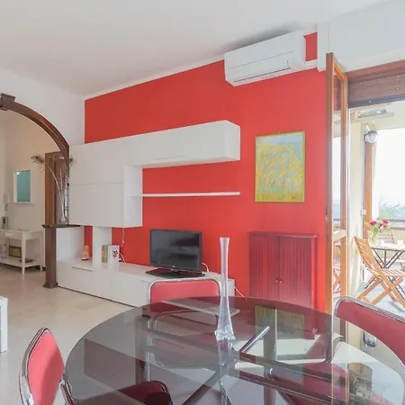A Window On With Lake View By Rent All Como